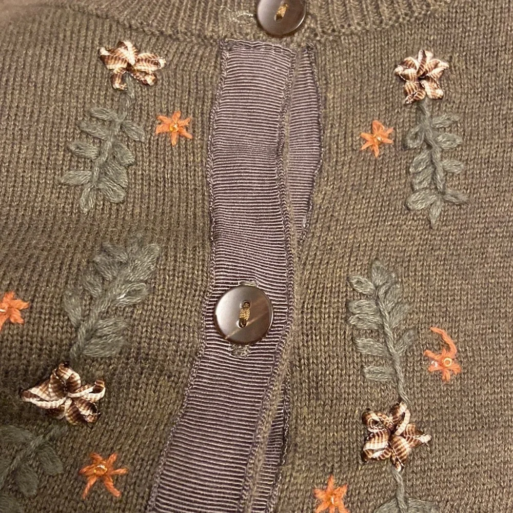 Van Heusen Granny Style Dark Olive Flower Embroidery Button Sweater. - Picture 5 of 5